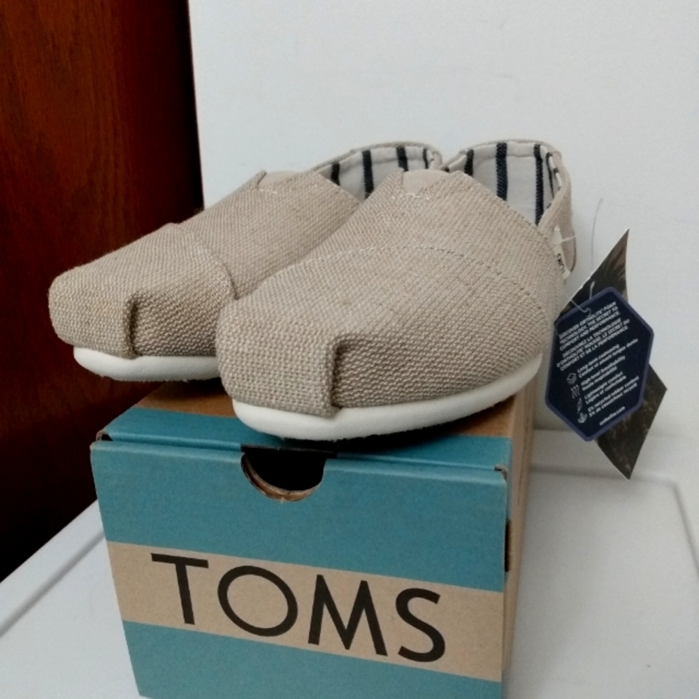Tom's Natural Heritage Canvas Shoes Size 6.5